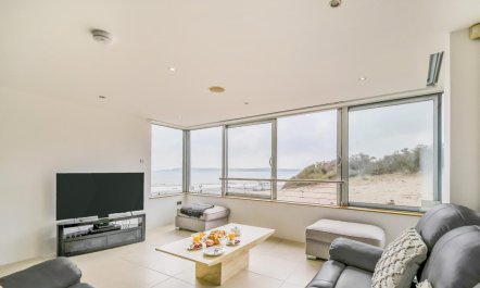 2 Bed in Tenby 1