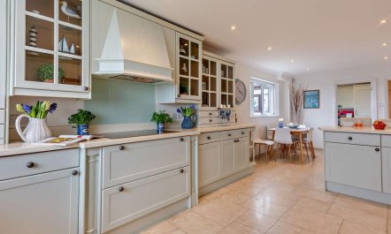 5 Bed in Bexhill-on-sea 4