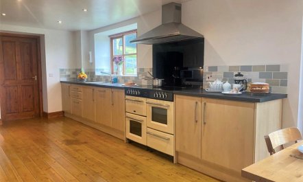 6 Bed in Llandovery 1