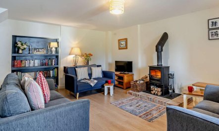 2 Bed in Pontypool 1