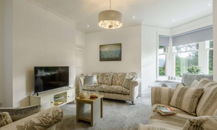7 Bed in Talybont 0