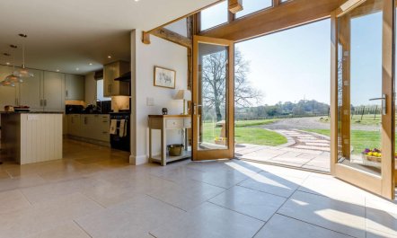 4 Bed in Gloucester 1