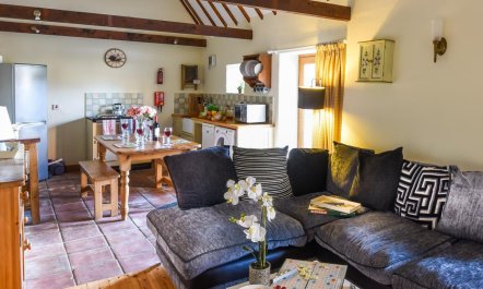 2 Bed in Briston 1