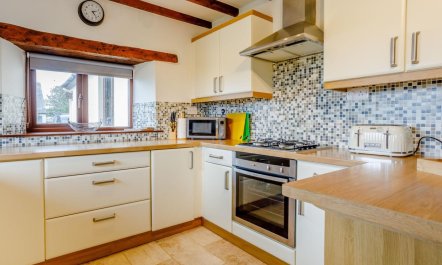 3 Bed in Haverfordwest 2