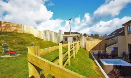 5 Bed in Llanybydder 1