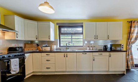 5 Bed in Llanybydder 5