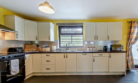 5 Bed in Brynteg 2