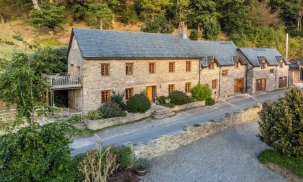 8 Bed in Llanigon