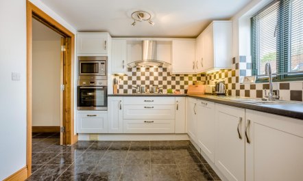 2 Bed in Bridport 7