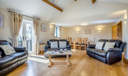 2 Bed in Bridport 2
