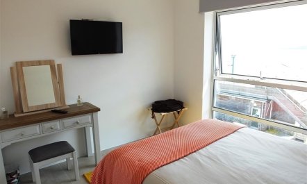 2 Bed in Tenby 8