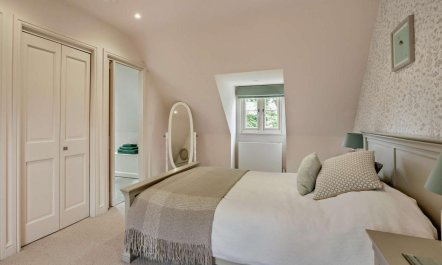 4 Bed in Cheltenham 9