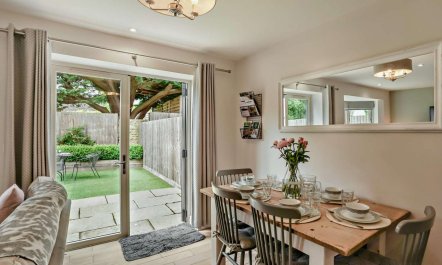 4 Bed in Cheltenham 2