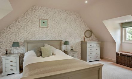 4 Bed in Cheltenham 8