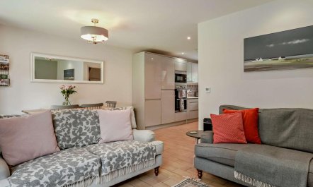 4 Bed in Cheltenham 4