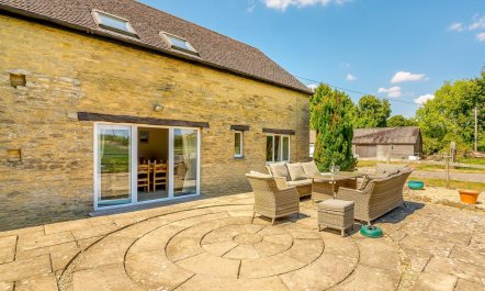5 Bed in Bampton