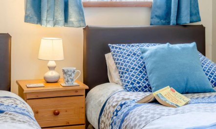 1 Bed in Llanybydder 9