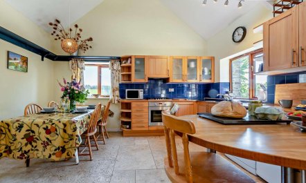 2 Bed in Carmarthen 4