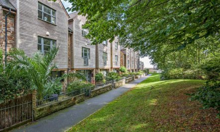 4 Bed in Charlestown 0