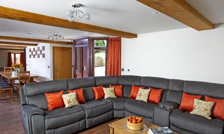 6 Bed in Brecon 7