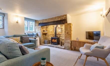 3 Bed in Cheltenham 1