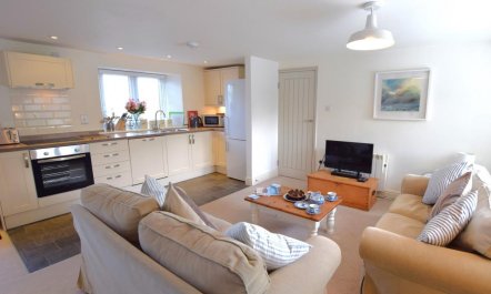 2 Bed in Trelights 3