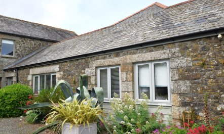 2 Bed in Trelights 1