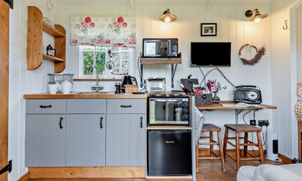 1 Bed in Bitterley 7