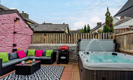 3 Bed in Aberaeron 1