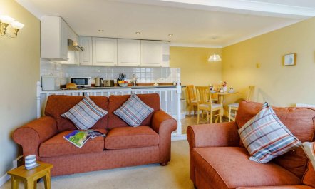 1 Bed in Tenby 2