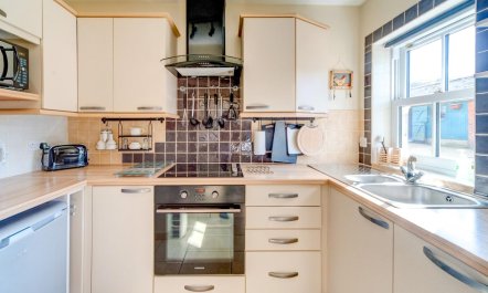 2 Bed in Alverstone 3