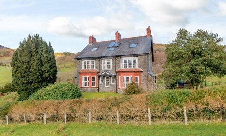 7 Bed in Machynlleth
