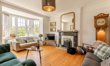 7 Bed in Machynlleth 1