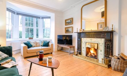 7 Bed in Machynlleth 1