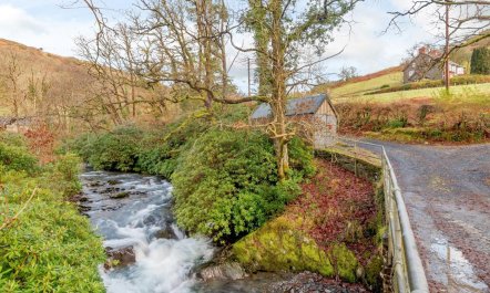 7 Bed in Machynlleth 1