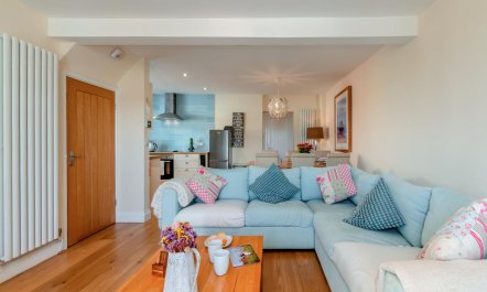 4 Bed in Tenby 3
