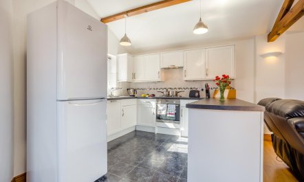 2 Bed in Bridport 3