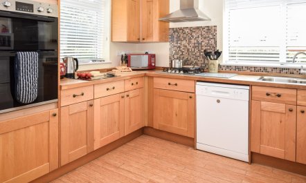 3 Bed in Totland Bay 1