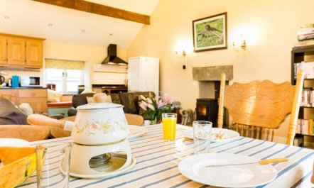 2 Bed in High Peak 4