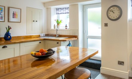 2 Bed in Hope Valley 6