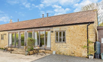 1 Bed in Mosterton 1