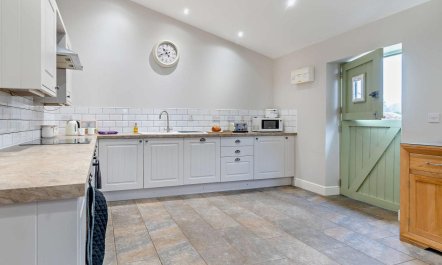 2 Bed in Pontypool 6
