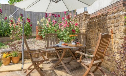 2 Bed in Bridport 1