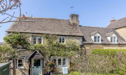 3 Bed in Cheltenham 1
