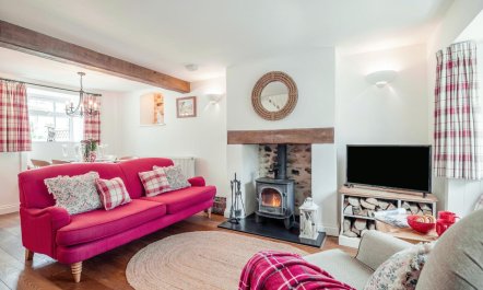 3 Bed in Bridport 1