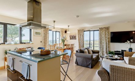 4 Bed in Bridgwater 1