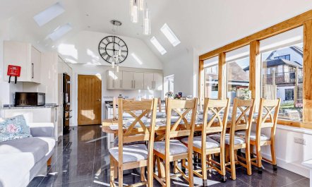 5 Bed in Telford 2