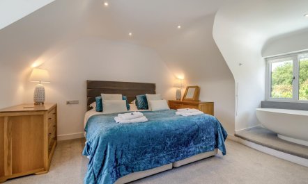 5 Bed in Telford 1