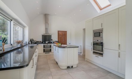 8 Bed in Bridport 8