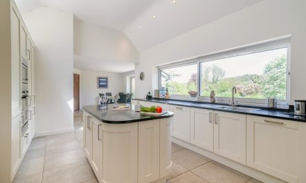 8 Bed in Bridport 9